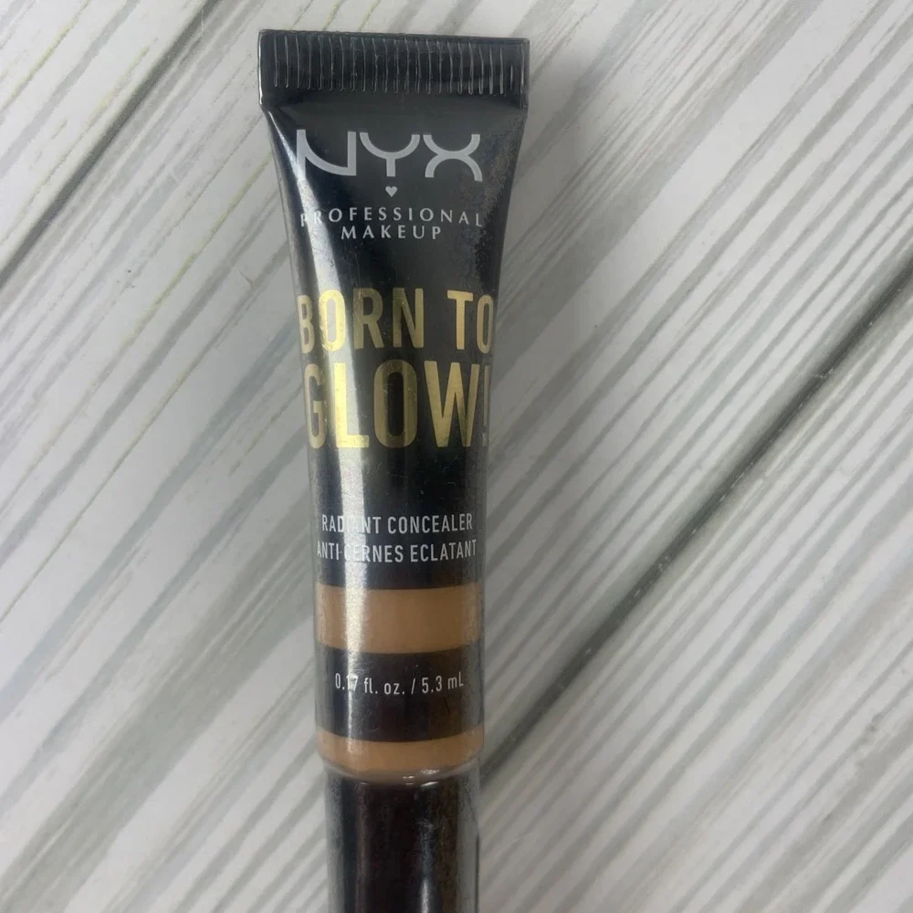 NYX PROFESSIONAL MAKEUP Born‎ To Glow Radiant Concealer- GOLDEN BTGC13